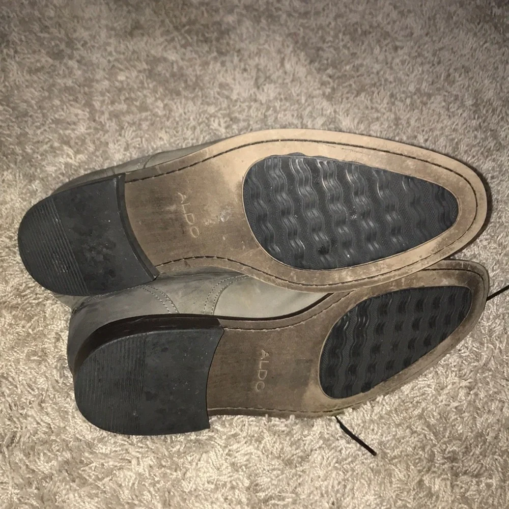 Men's Gray Suede Chukka Boots